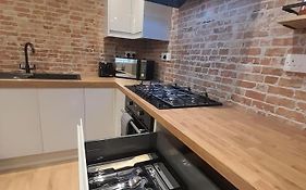 2 Bed City Apartment, Near Newcastle St James Park, Free Parking